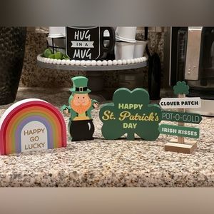St Patrick’s tiered tray decor